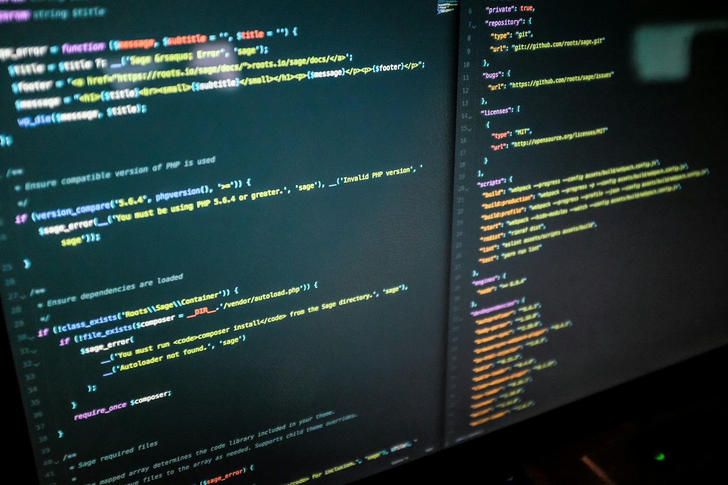 Ekran komputera wyświetlający kod programistyczny.